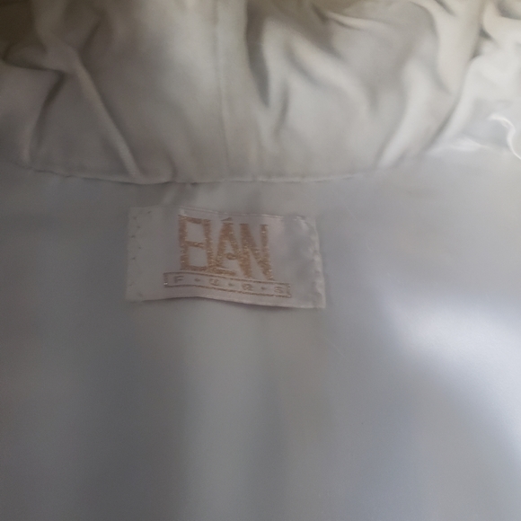 Authentic womens white mink bomber coat. - Picture 3 of 8